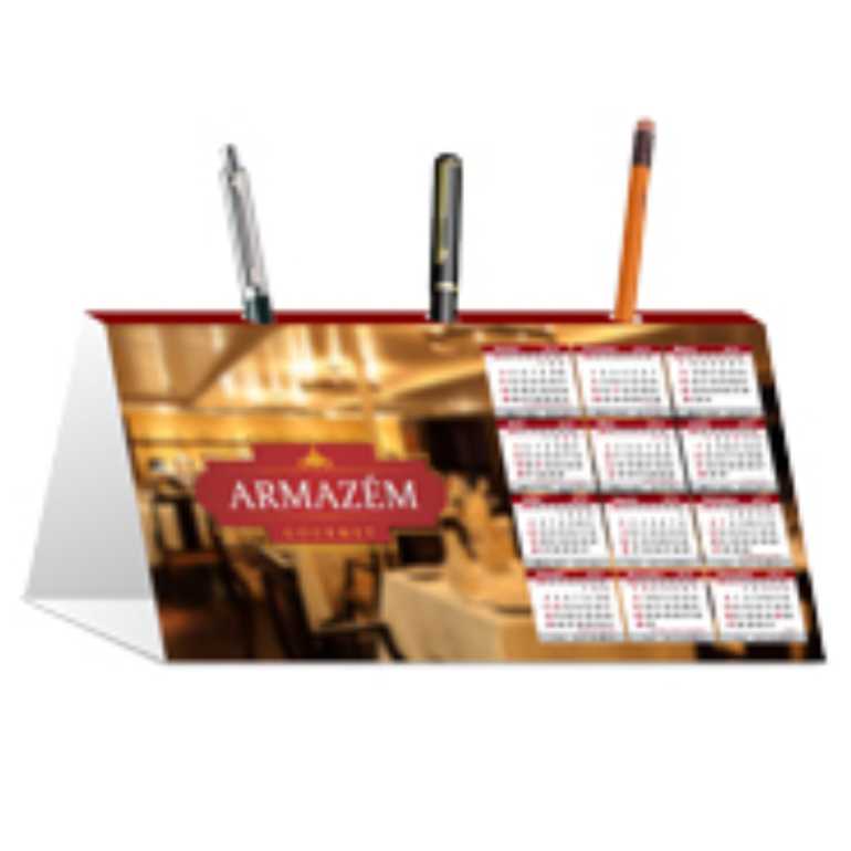 CALENDÁRIO DE MESA PORTA CANETA COUCHÊ BRILHO 250g VERNIZ UV TOTAL FR 