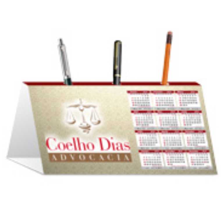 CALENDÁRIO DE MESA PORTA CANETA COUCHÊ BRILHO 275g SEM VERNIZ 