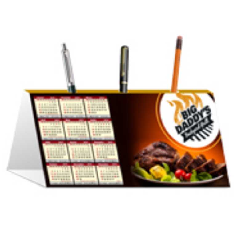 CALENDÁRIO DE MESA PORTA CANETA COUCHÊ BRILHO 300g VERNIZ UV TOTAL FR 